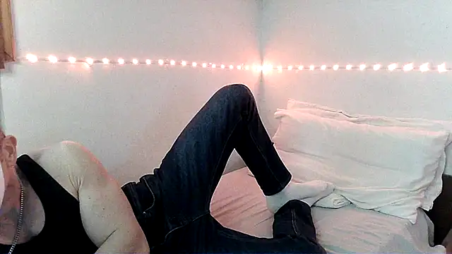 Snapshot of Alexx_Fit023 chatting on 2, 2, 2025 Alexx Fit023 online show from 2, 2, 2025