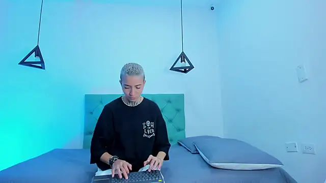 Tinny and Candy online show from 2, 3, 2025