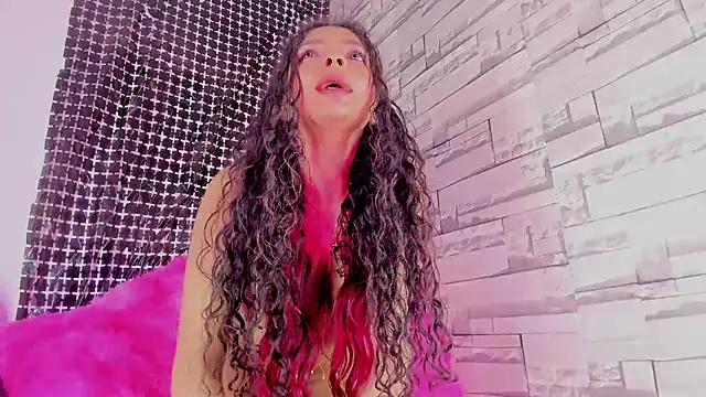 MiaKirshner online show from 21, 2, 2025