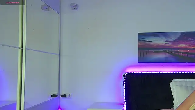 EmaCourtis online show from 9, 1, 2026