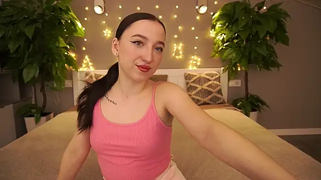 Snapshot of MonAmourrrR chatting on 27, 1, 2025 MonAmourrrR online show from 27, 1, 2025