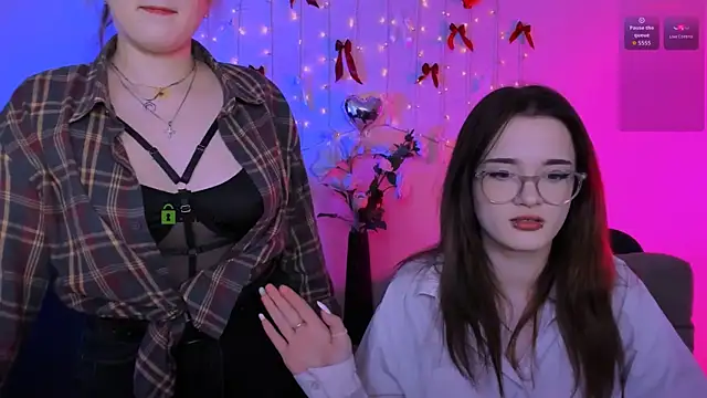 liana kisses online show from 18, 4, 2026