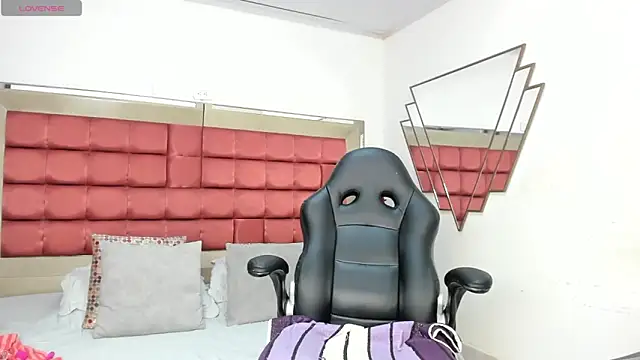 BarbaraKnox  online show from 5, 1, 2025