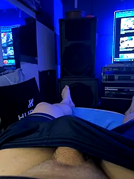 Snapshot of MatthewEmme chatting on 17, 12, 2025 MatthewEmme online show from 17, 12, 2025