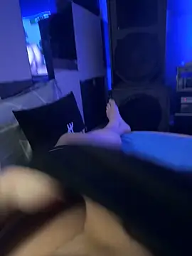 Snapshot of MatthewEmme chatting on 19, 12, 2025 MatthewEmme online show from 19, 12, 2025