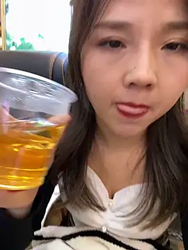 Snapshot of Efangfang chatting on 8, 1, 2025 Efangfang online show from 8, 1, 2025