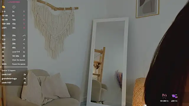 Snapshot of EmiliaDreams chatting on 4, 2, 2025 EmiliaDreams online show from 4, 2, 2025