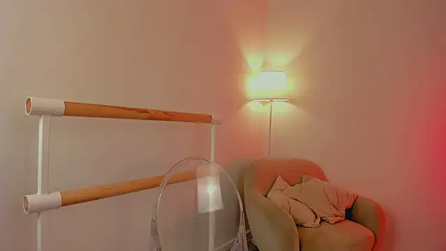 Snapshot of EmiliaDreams chatting on 6, 3, 2025 EmiliaDreams online show from 6, 3, 2025