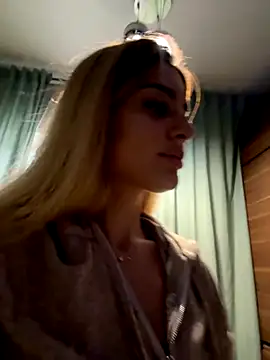 Snapshot of Jasmine_urPrincess chatting on 17, 10, 2025 Jasmine urPrincess online show from 17, 10, 2025