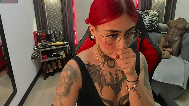 selene red  online show from 5, 2, 2025