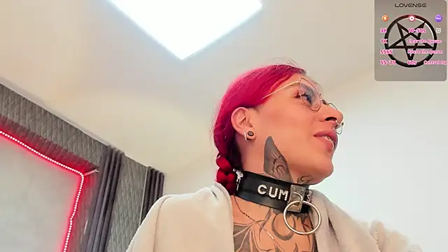 selene red  online show from 7, 2, 2025