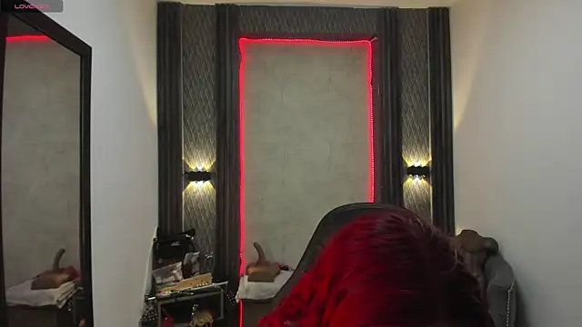 selene red  online show from 21, 2, 2025