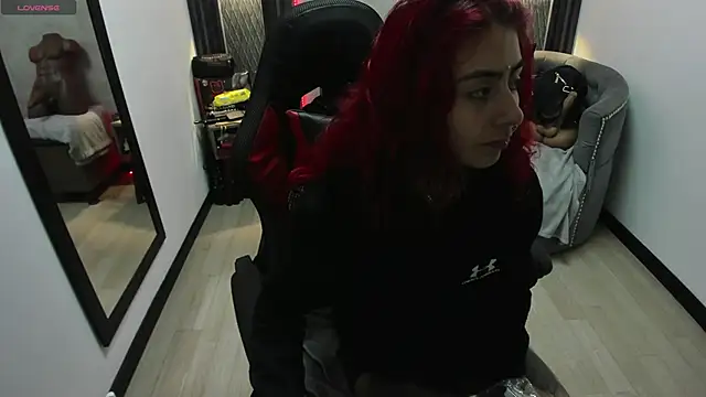 selene red  online show from 6, 3, 2025