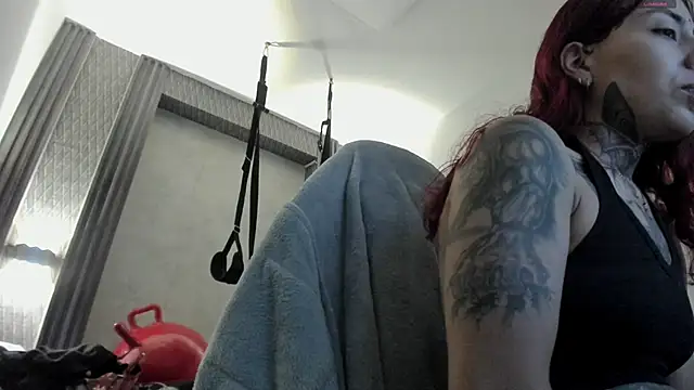 selene red  online show from 4, 12, 2025