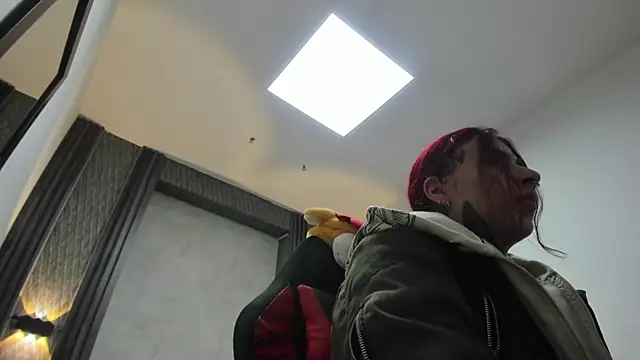 selene red  online show from 6, 4, 2026