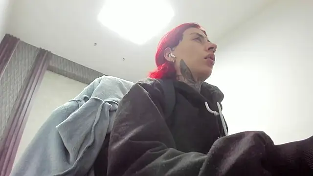 selene red  online show from 14, 4, 2026