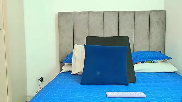 karina lewis  online show from 10, 10, 2025