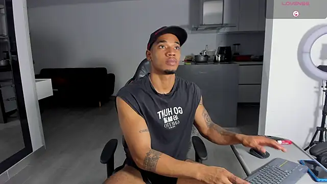 Snapshot of TROYWESLY- chatting on 28, 5, 2026 TROYWESLY- online show from 28, 5, 2026