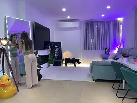 Snapshot of Mika_Miller chatting on 8, 9, 2025 Mika Miller online show from 8, 9, 2025