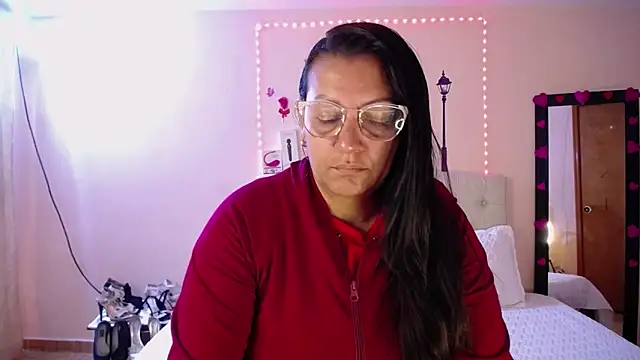 Snapshot of Victoria_Red01 chatting on 4, 2, 2025 Victoria Red01 online show from 4, 2, 2025