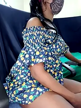 Snapshot of Midnight_Blossom chatting on 21, 3, 2025 Midnight Blossom online show from 21, 3, 2025