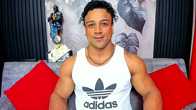 Snapshot of MikeEstevess chatting on 17, 11, 2025 MikeEstevess online show from 17, 11, 2025