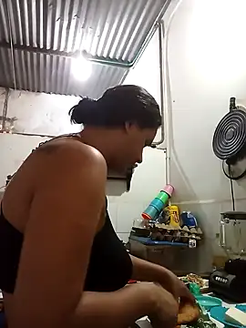 Snapshot of Andreita_95 chatting on 14, 11, 2025 Andreita 95 online show from 14, 11, 2025