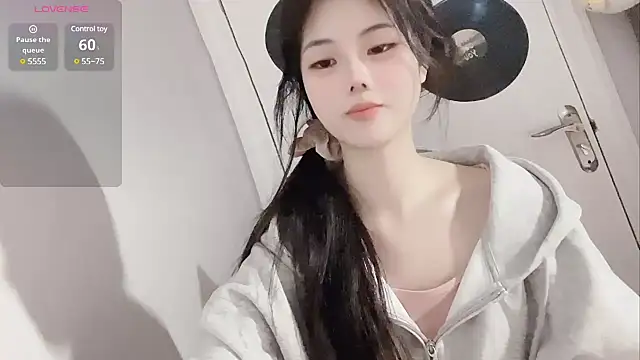 Qedgjwyz1 online show from 15, 2, 2025