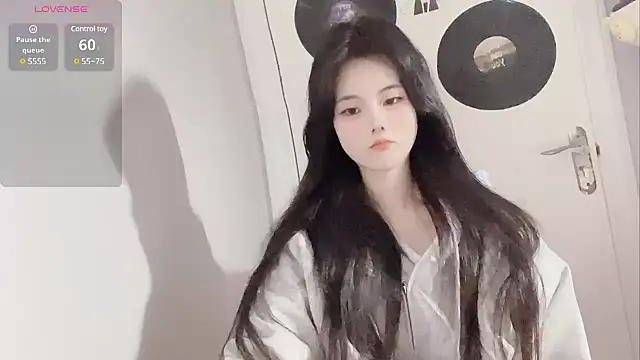 Qedgjwyz1 online show from 19, 2, 2025