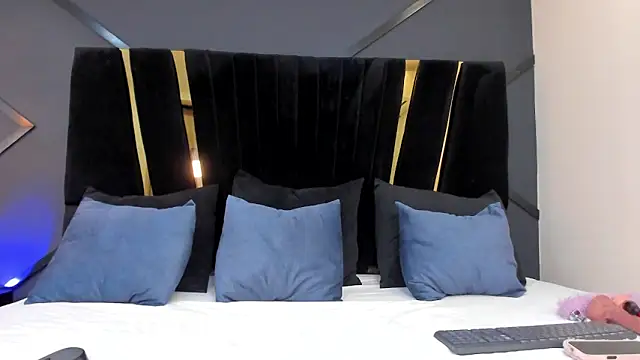 emily mooon online show from 11, 10, 2025