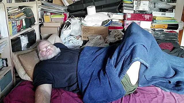 Snapshot of hadeszeuss2 chatting on 4, 1, 2025 hadeszeuss2 online show from 4, 1, 2025