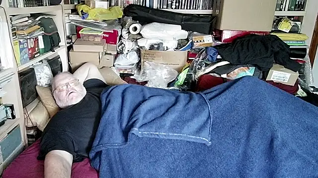 Snapshot of hadeszeuss2 chatting on 4, 3, 2025 hadeszeuss2 online show from 4, 3, 2025