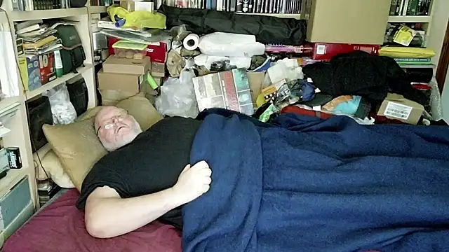 Snapshot of hadeszeuss2 chatting on 4, 3, 2025 hadeszeuss2 online show from 4, 3, 2025