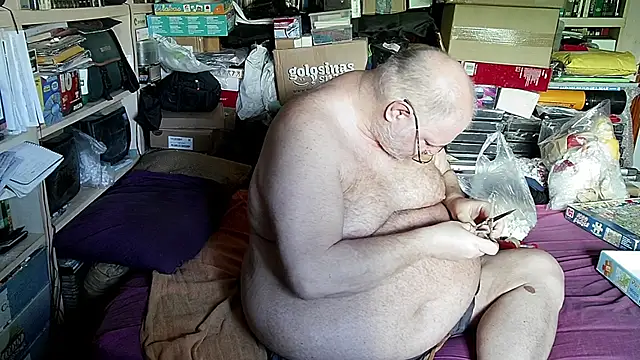 Snapshot of hadeszeuss2 chatting on 2, 10, 2025 hadeszeuss2 online show from 2, 10, 2025