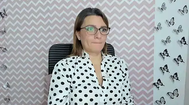 Amie Adams82  online show from 10, 12, 2024