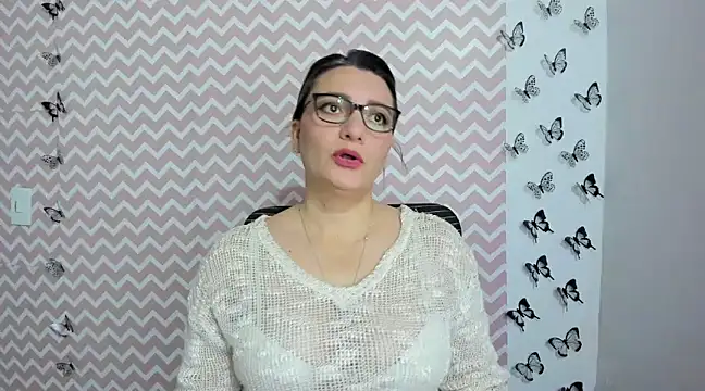 Amie Adams82  online show from 17, 12, 2024