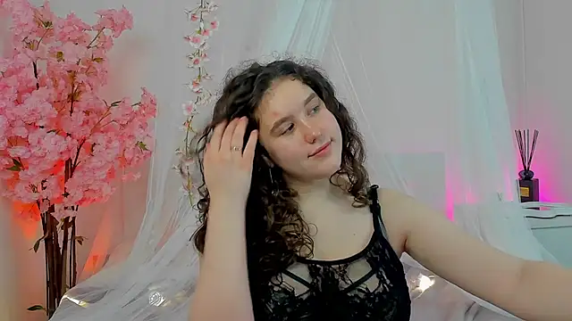 Snapshot of Ariella_Sol chatting on 8, 1, 2025 Ariella Sol online show from 8, 1, 2025