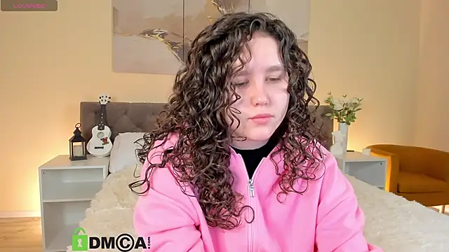Snapshot of Ariella_Sol chatting on 5, 10, 2025 Ariella Sol online show from 5, 10, 2025