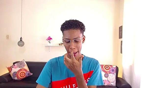 maiki18  online show from 28, 2, 2025