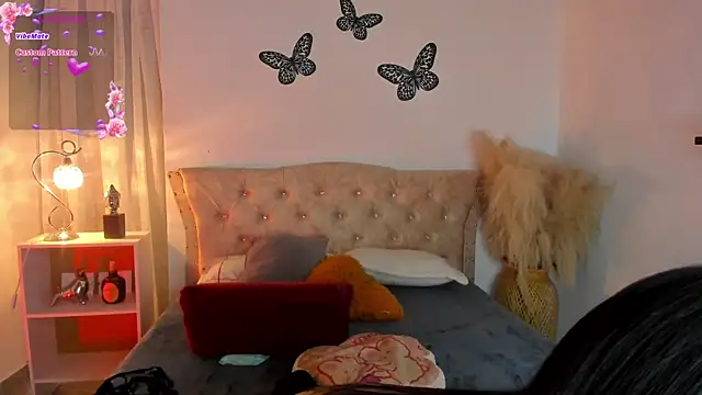 Sarahballiston  online show from 9, 9, 2025