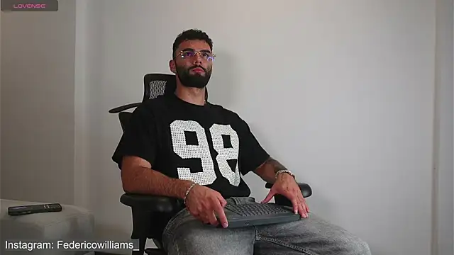 Snapshot of Derek_w chatting on 23, 9, 2025 Derek w online show from 23, 9, 2025