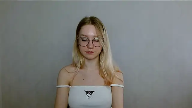 Snapshot of cindi_hot chatting on 8, 3, 2025 cindi hot online show from 8, 3, 2025