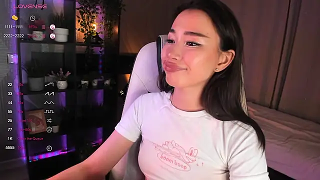 Snapshot of sensualily chatting on 12, 10, 2025 sensualily online show from 12, 10, 2025