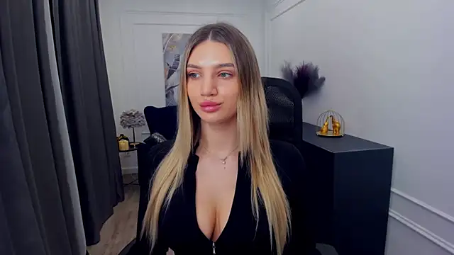 SelenaeMoore online show from 6, 3, 2026