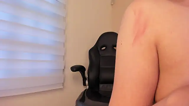 Snapshot of Esteff__o2 chatting on 3, 3, 2025 Esteff o2 online show from 3, 3, 2025