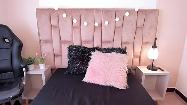 Snapshot of Esteff__o2 chatting on 8, 3, 2025 Esteff o2 online show from 8, 3, 2025