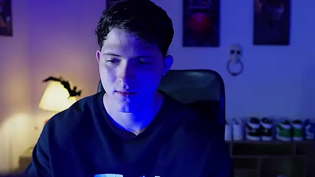 Snapshot of Hazzan_Velez chatting on 4, 11, 2025 Hazzan Velez online show from 4, 11, 2025