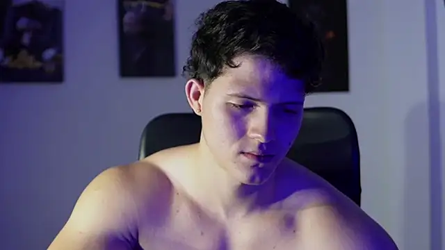 Snapshot of Hazzan_Velez chatting on 16, 12, 2025 Hazzan Velez online show from 16, 12, 2025