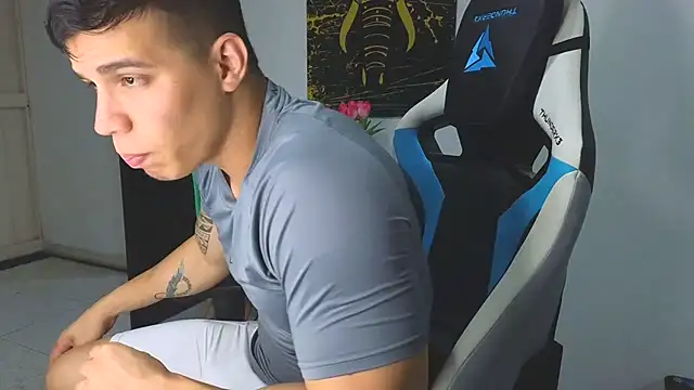 Snapshot of Ethanstill1 chatting on 4, 3, 2025 Ethanstill1 online show from 4, 3, 2025