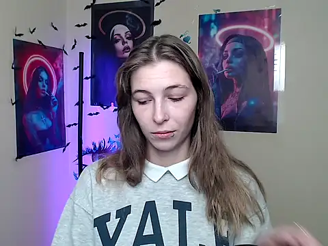 Snapshot of StrangerGi chatting on 9, 10, 2025 StrangerGi online show from 9, 10, 2025